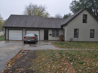 327 N Crawford St, Carroll, IA 51401