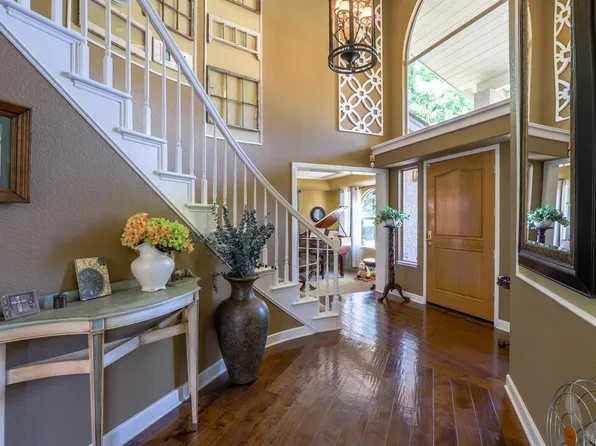 1986 Somerdale Cir, Roseville, CA 95661