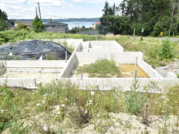 8633 E Side Drive NE, Tacoma, WA 98422