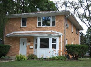 722 N Center St, Naperville, IL 60563