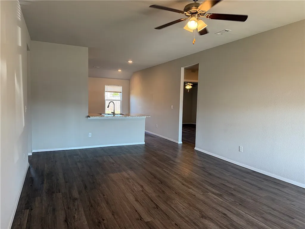 4 bed, 2.0 bath, 1479 sqft, $1,750 — Photo 2
