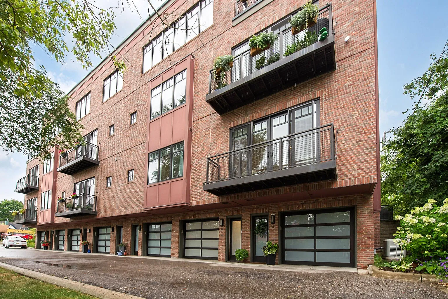 2 bed, 1315 sqft, $3,400 — Photo 2