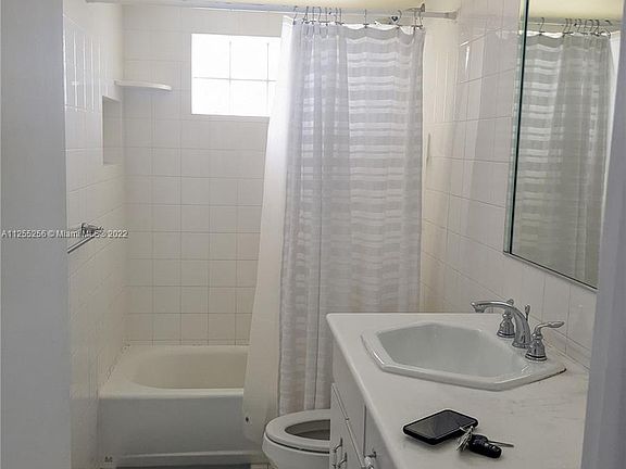 4th image of 1750 NE 115th St #605A