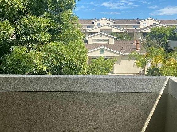 4th image of 186 Everson Dr