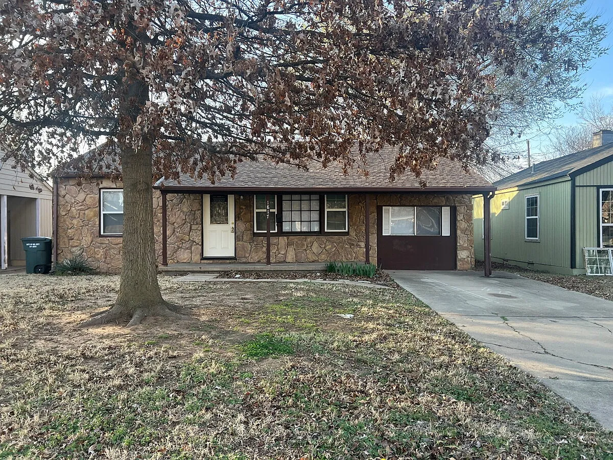 3 bed, 2.0 bath, 1155 sqft, $1,200 — Photo 1