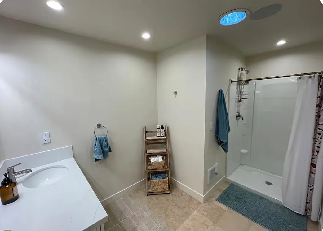 2 bed, 850 sqft, $2,400 — Photo 4