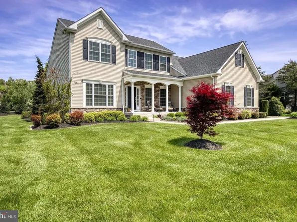 11 Taft Ct, Hainesport, NJ 08036