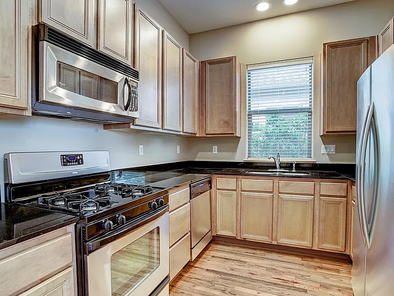 3824 Centerplaza Dr — Photo 5