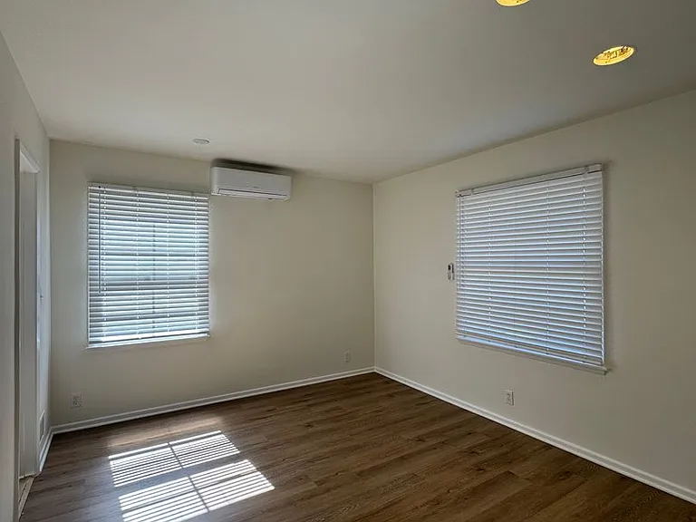 2570 Wallingford Rd — Photo 16