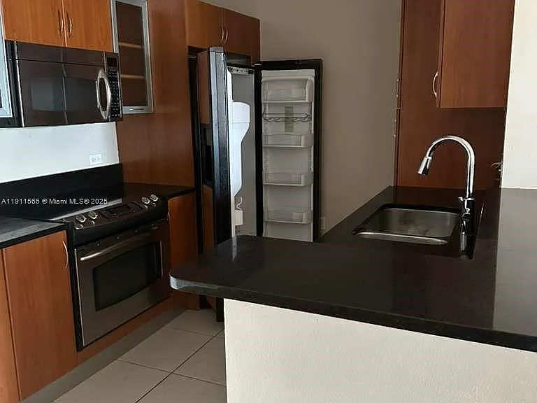18800 NE 29th Ave #913 — Photo 4