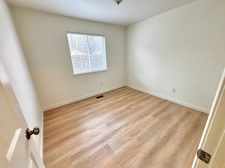 3144 S Virginia Ave — Photo 21