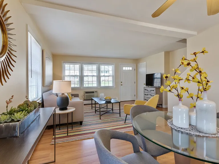 West Hill Apartments — Photo 30