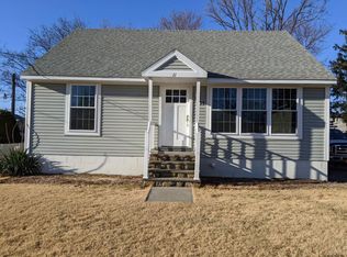 11 Isbestor St, Albany, NY 12205