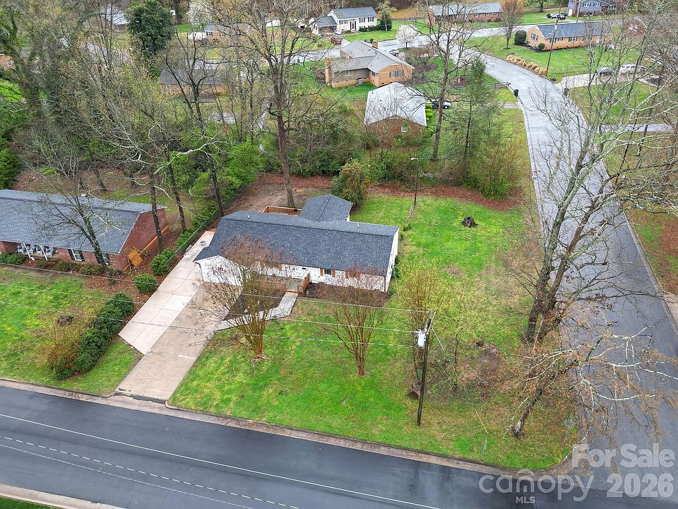 1st image of 908 Woodside Dr