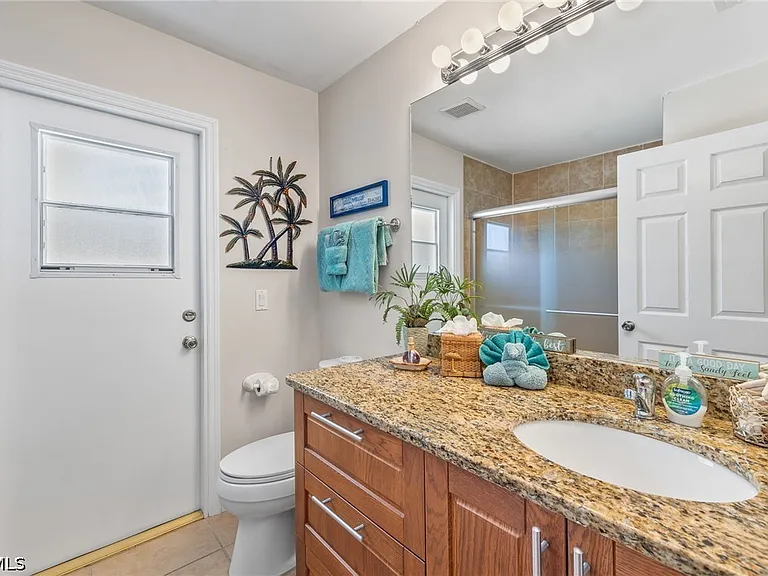 2305 SW 19th Pl — Photo 12