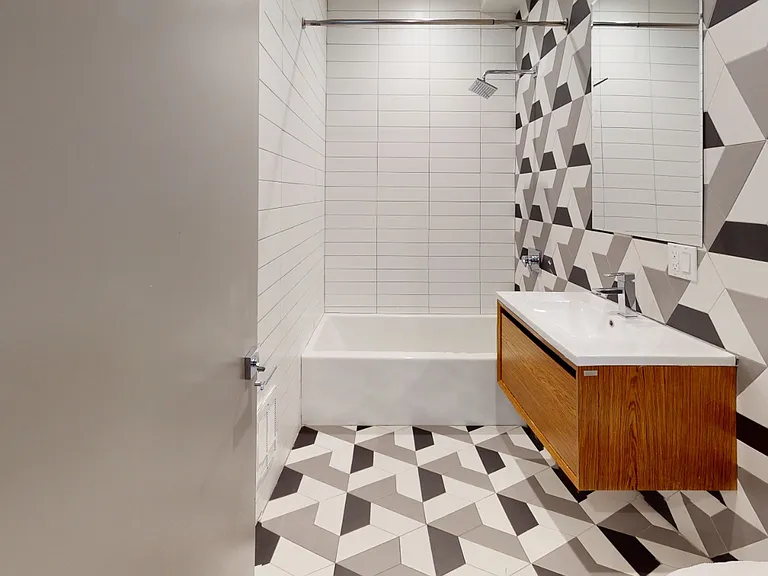 523 Willoughby Ave #1 — Photo 6