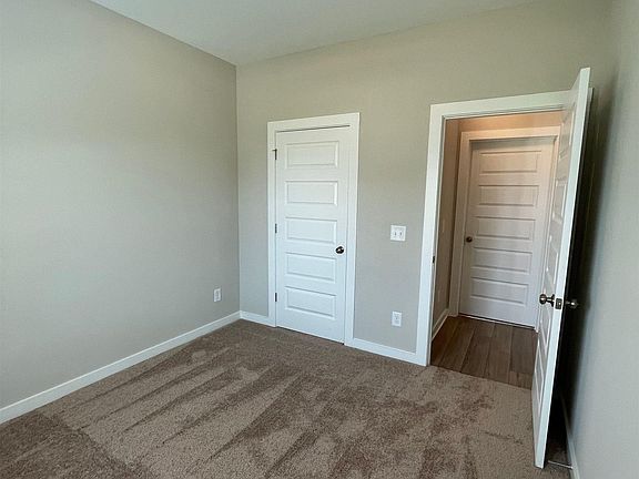 4th image of 9042 Ivanhoe Dr