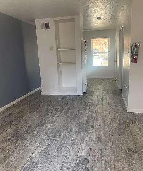 SAN MATEO SUITES — Photo 25