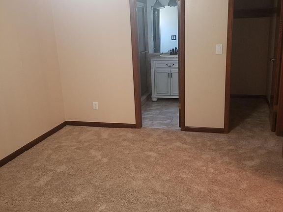2nd image of 19 Laurel Oaks Cir