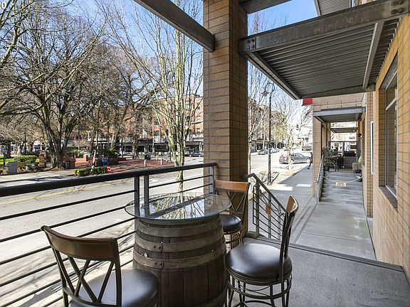 4th image of 701 Columbia St APT 109