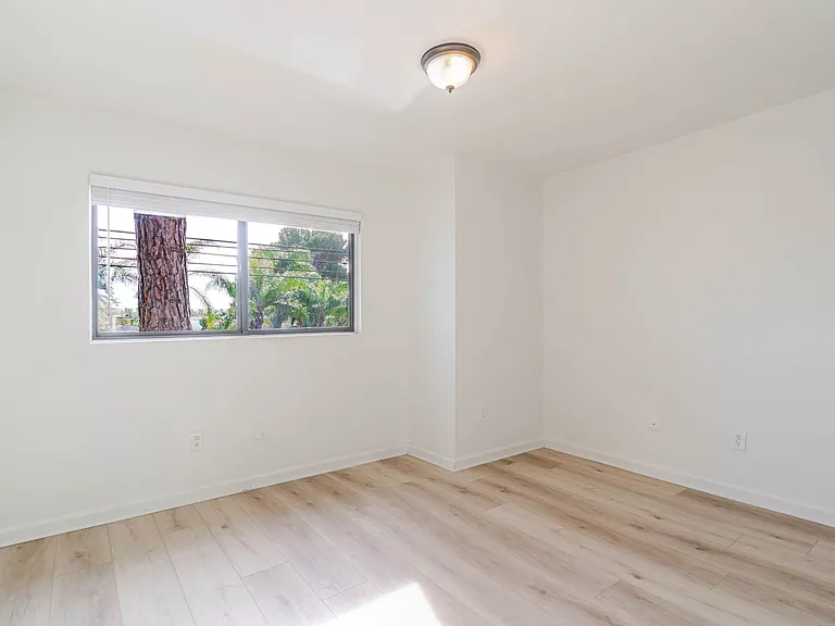 15113 Saticoy St #16 — Photo 10
