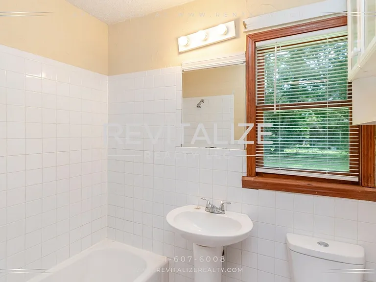 1815 Ogburn Avenue (Duplex) — Photo 16