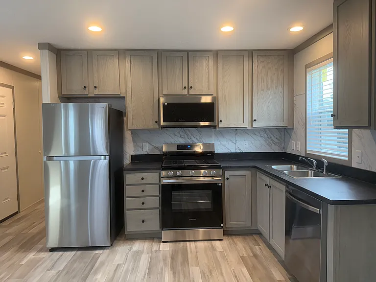 Hillcrest Acres — Photo 2