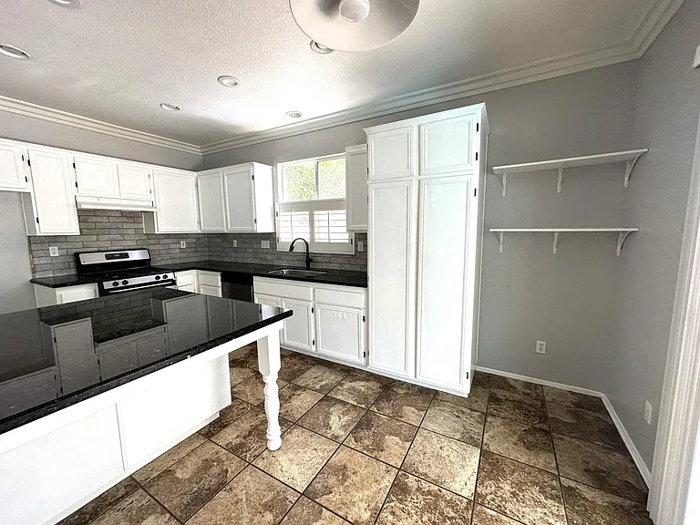 43435 Tylman St — Photo 13