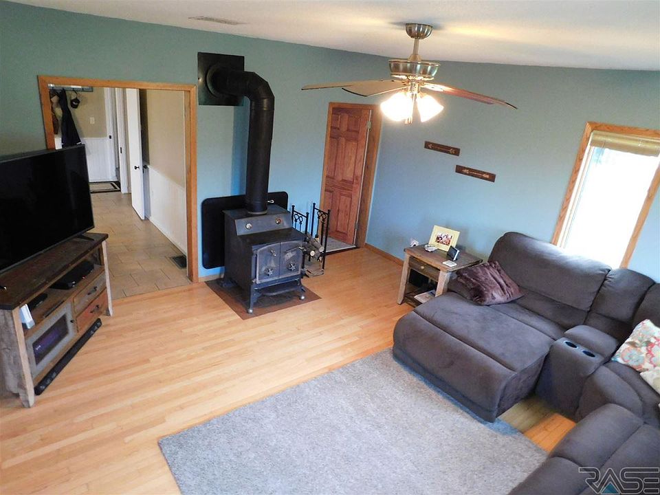 2nd image of 45356 269th St