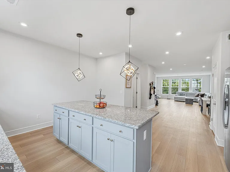 4256 Frost St — Photo 10