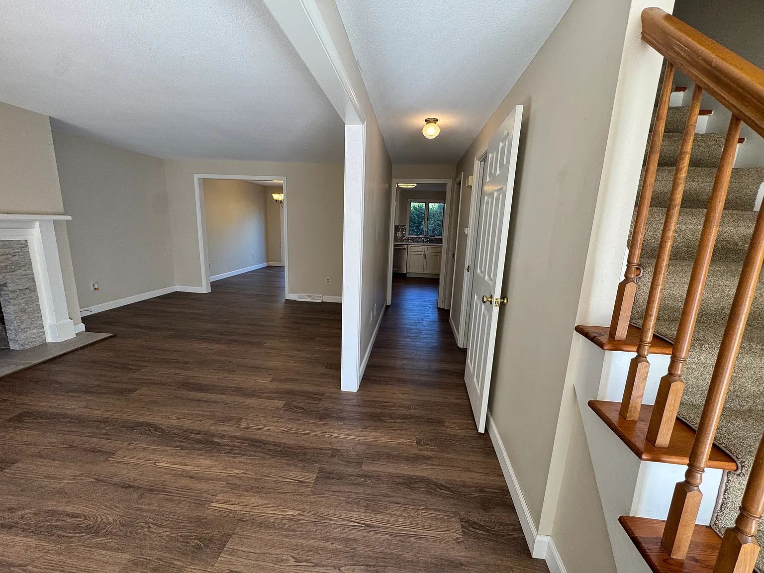 2 bed, 1428 sqft, $2,400 — Photo 3