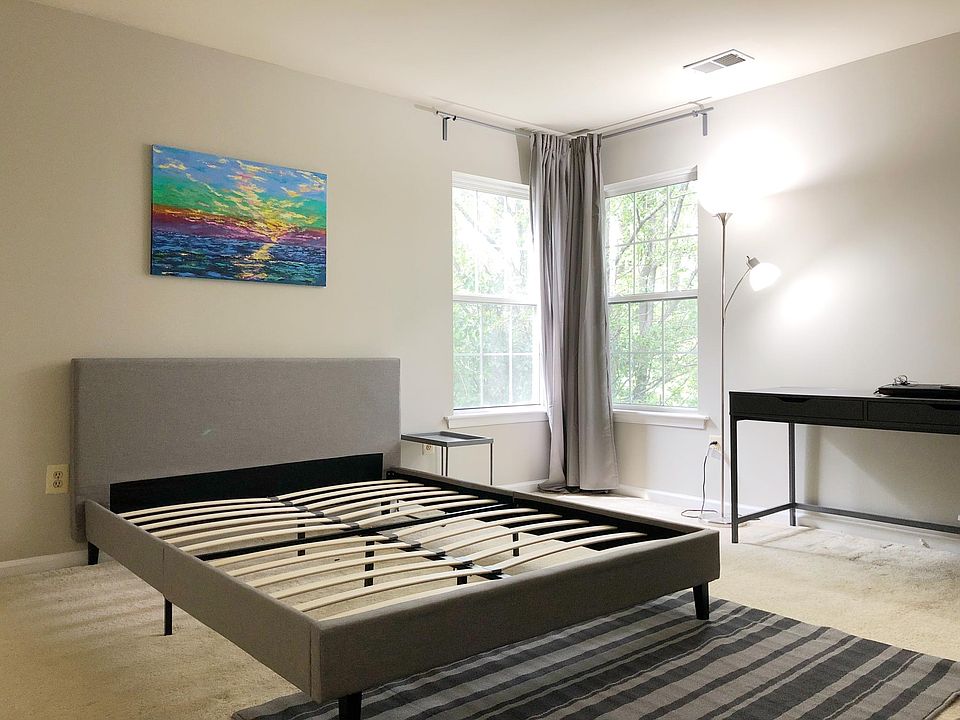 Private bedroom semi-furnished