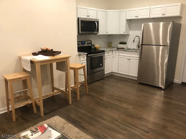 574 Bloomfield Ave #2 — Photo 5