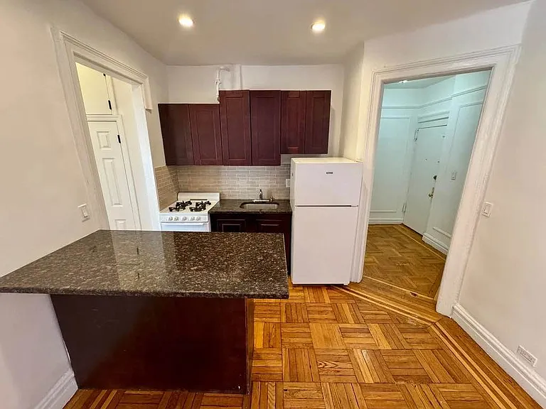 510 W 190th St #4D — Photo 4