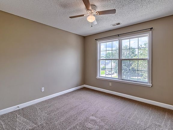 5th image of 136 Mason Ridge Cir
