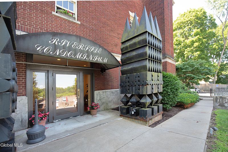 3rd image of 137 Front Street APT 203