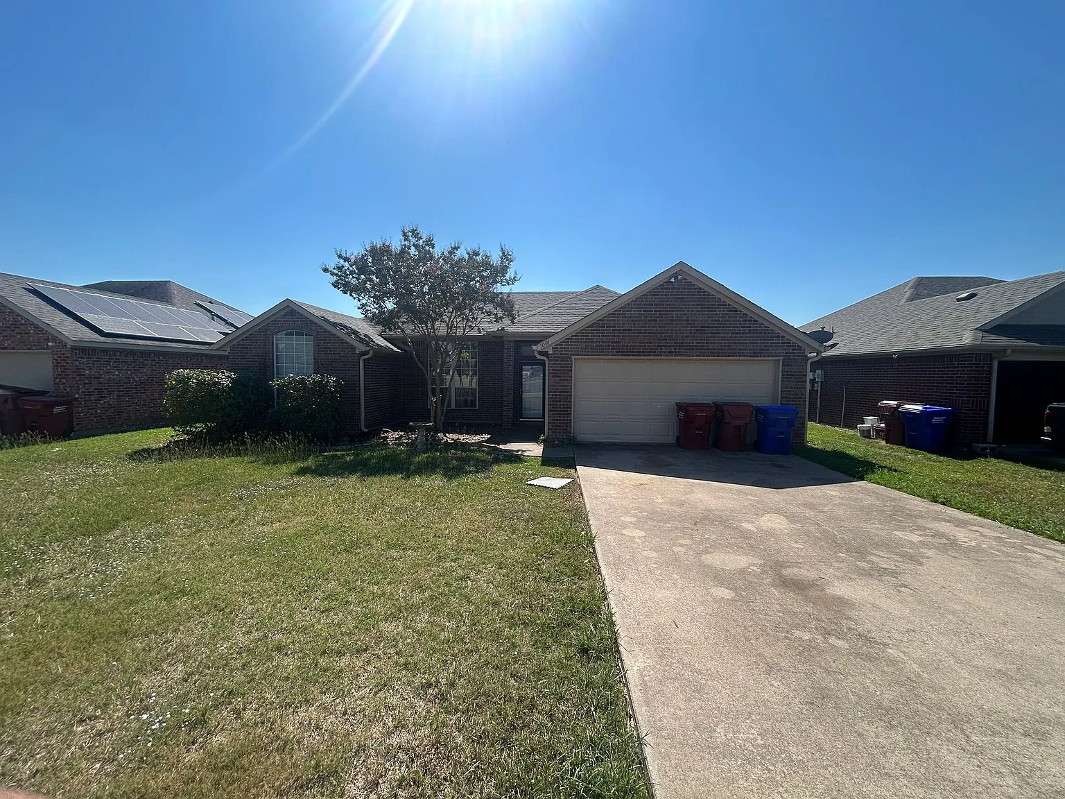 1001 Brookhaven Dr — Photo 3