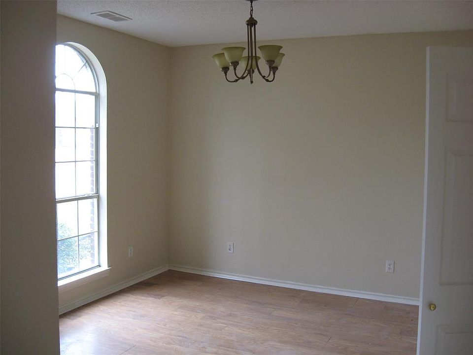 2nd image of 5301 Lynn Ct