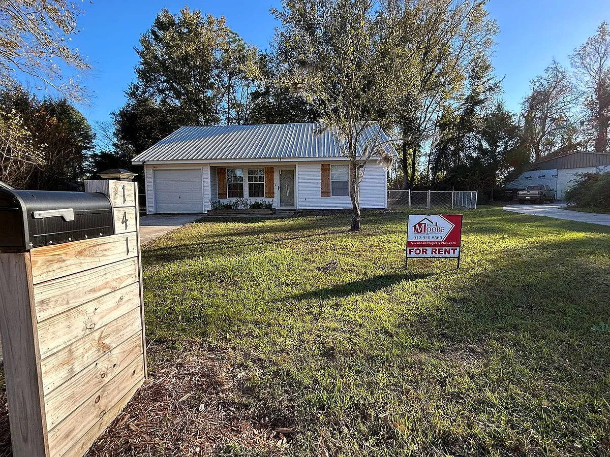 Building Photo - 141 Oakwood Dr