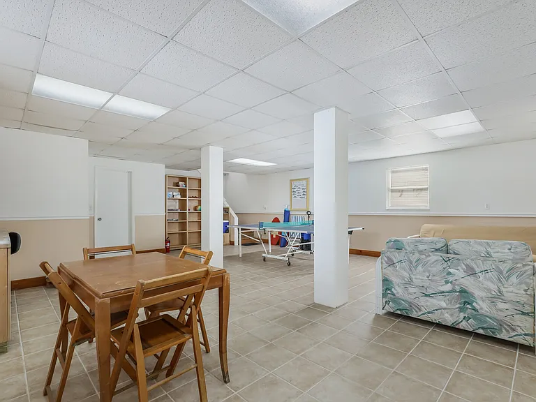 2804 Avenue C — Photo 22