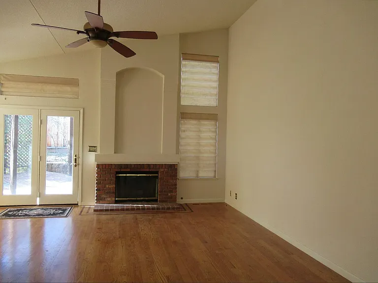 4502 Phyllis Ct — Photo 9
