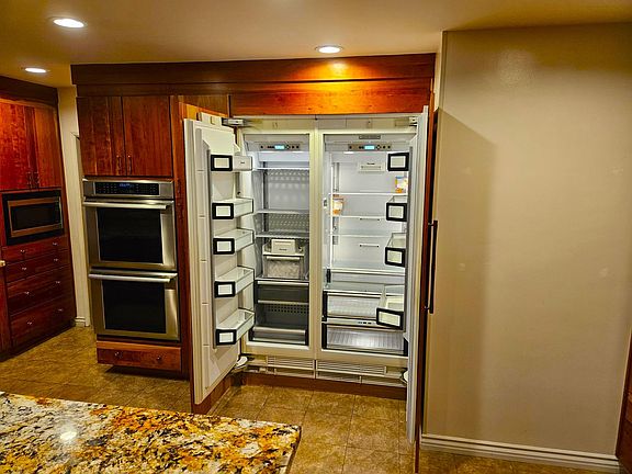 4th image of 1054 E Walnut Ave #1