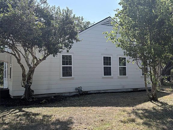 4th image of 723 E Blackshear St