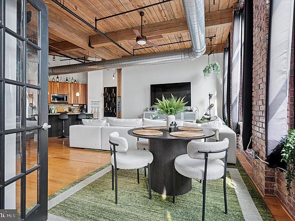 3rd image of 1524 N Hancock St Unit 402