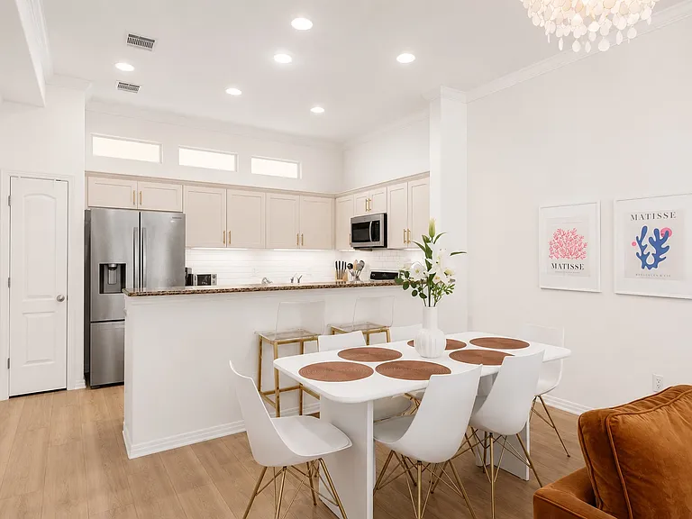 1115 Kinney Ave #19 — Photo 8