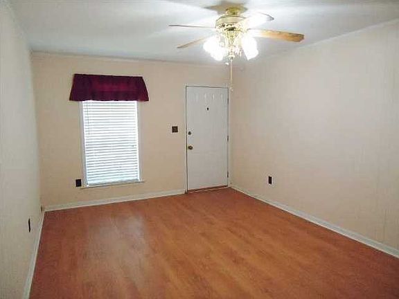3rd image of 4024 Camellia Dr
