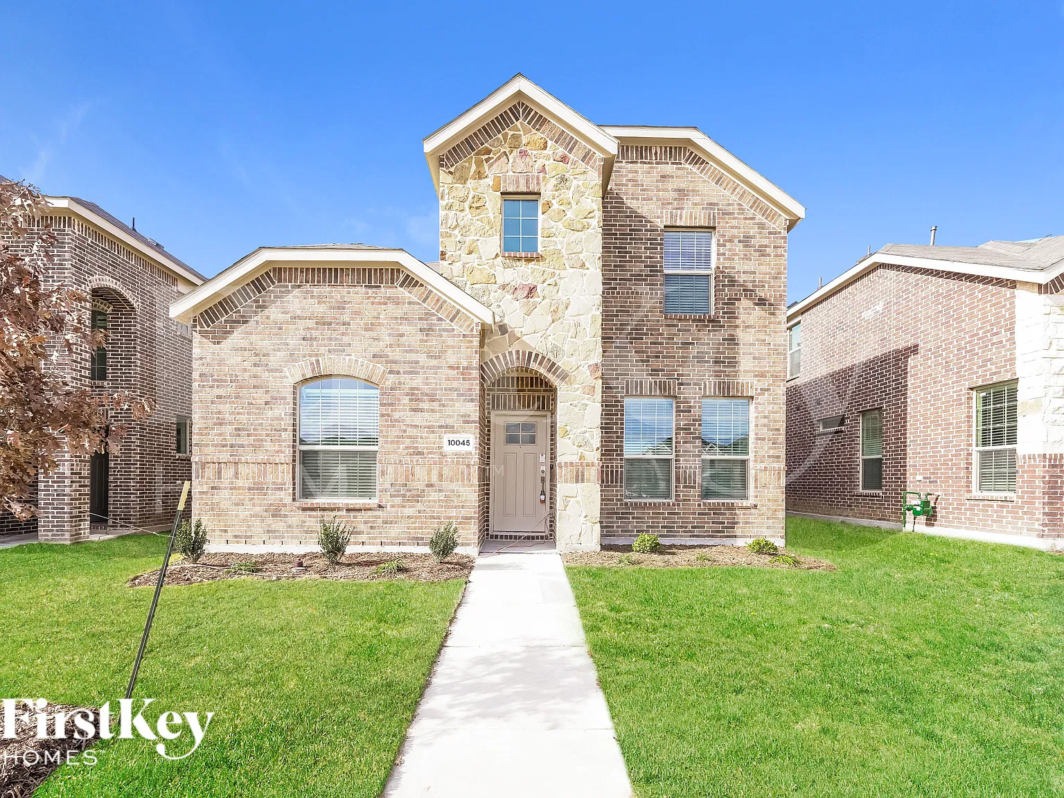 3 bed, 3.0 bath, 2091 sqft, $2,415 — Photo 1