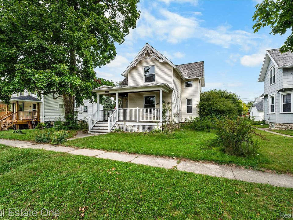 1st image of 805 E 2nd St