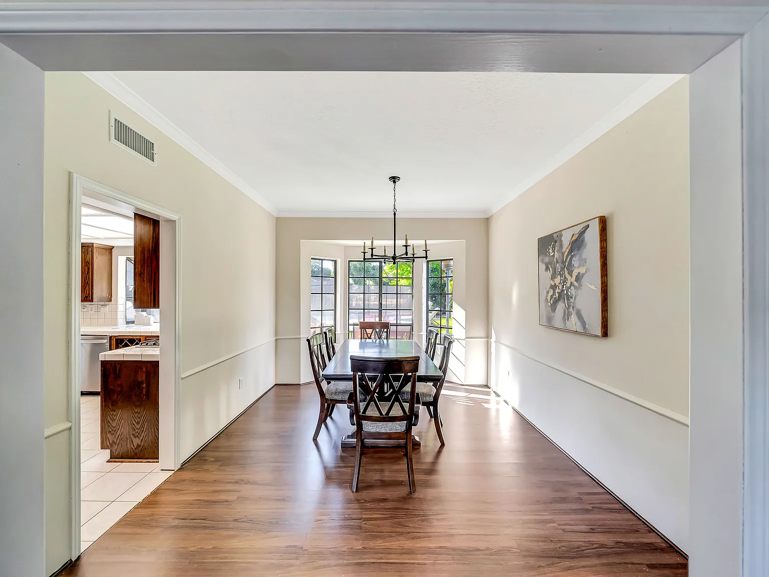 4 bed, 3100 sqft, $10,500 — Photo 3