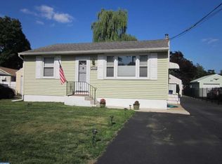 805 Oak Ave, Croydon, PA 19021